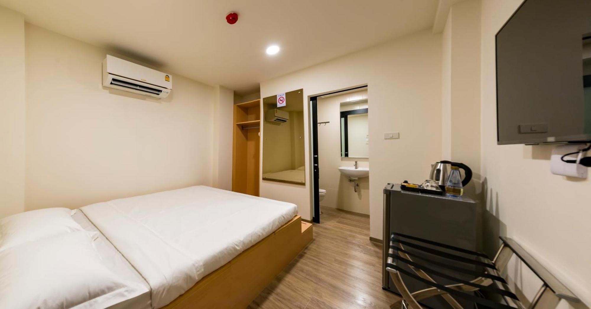 P18 Hotel Bangkok Szoba fotó